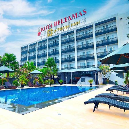 Le Premier Hotel Deltamas Cikarang Buitenkant foto